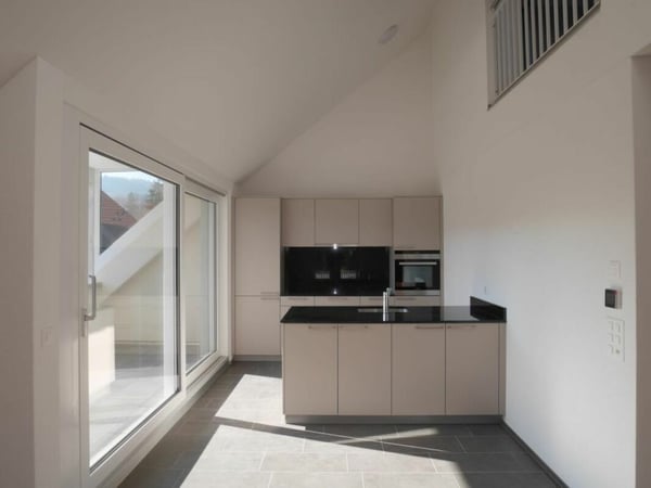 grosse 3.5-Zi-Maisonette Wohnung mit Loggia
