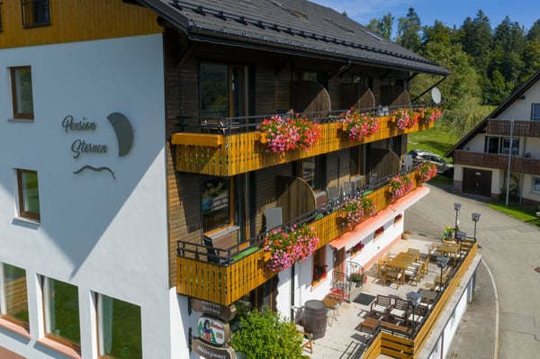 Pension Sternen - Charmantes Boutique-Hotel und Apartments inmitten von Natur und Stille in Todtmoos 2