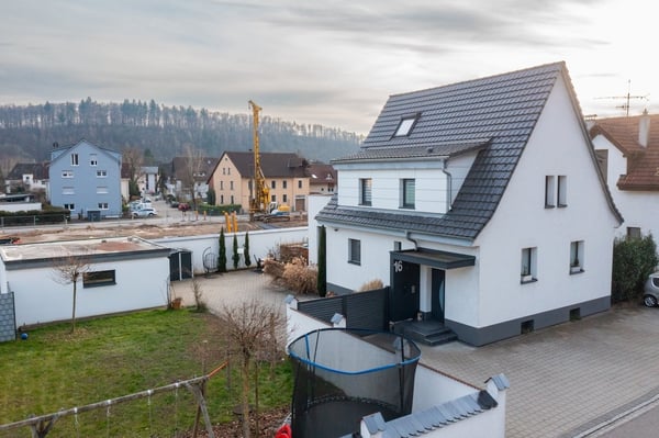 Wohnen mit Stil – Großzügiges Haus auf weitläufigem Grundstück in Tiengen 15