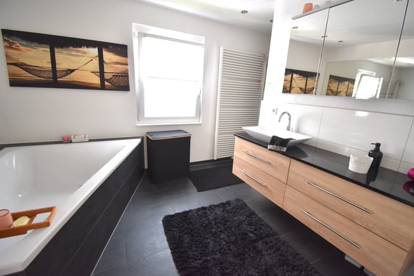 Wohnen mit Stil – Großzügiges Haus auf weitläufigem Grundstück in Tiengen 8