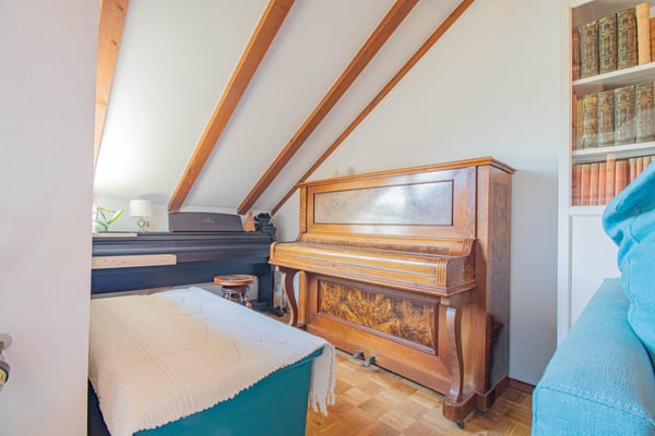 1,5-Zimmer Dachgeschosswohnung mit Galerie und Balkon in Ühlingen 3