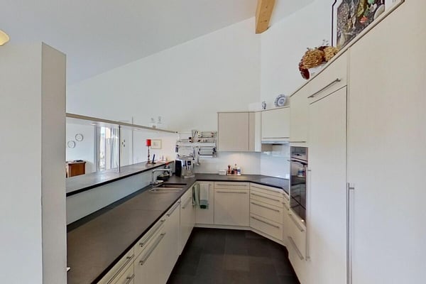 Grosszügige Dachwohnung an zentraler Lage 3