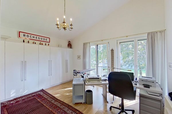 Grosszügige Dachwohnung an zentraler Lage 6