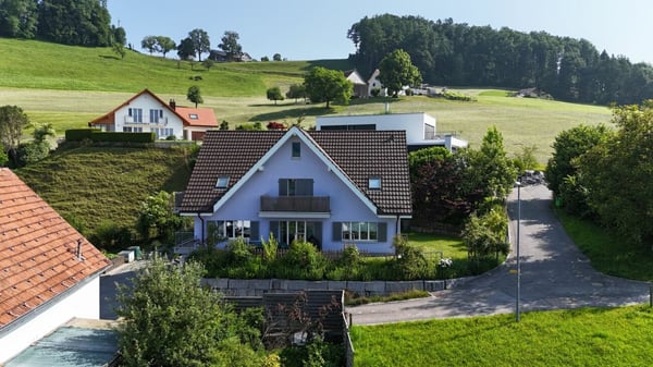 Panorama inklusive - Modernes Zweifamilienhaus mit Säntisblick 2