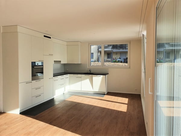 Moderne und schöne Wohnung mit grossem Sitzplatz 2