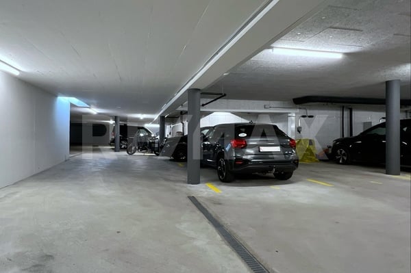 Exklusiver Tiefgaragenparkplatz in Nänikon 5