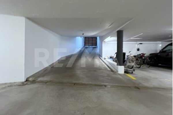 Exklusiver Tiefgaragenparkplatz in Nänikon 8