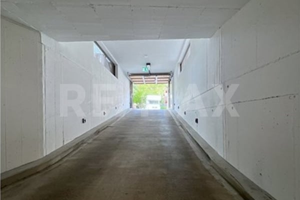 Exklusiver Tiefgaragenparkplatz in Nänikon 9