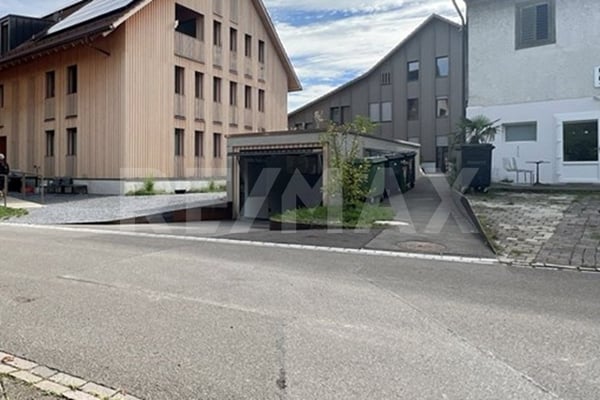 Exklusiver Tiefgaragenparkplatz in Nänikon 2