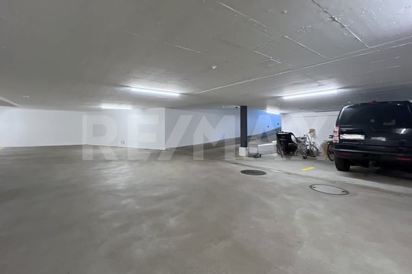 Exklusiver Tiefgaragenparkplatz in Nänikon 7