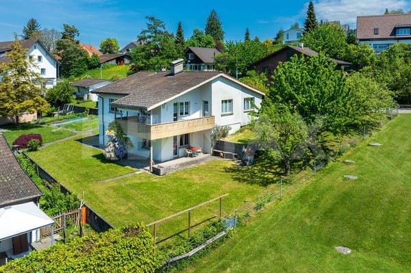 Attraktives Einfamilienhaus mit Einliegerwohnung sowie 746m² Grundstück 1