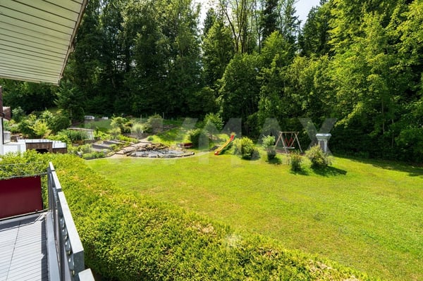 Modernes einseitig angebautes Einfamilienhaus 5