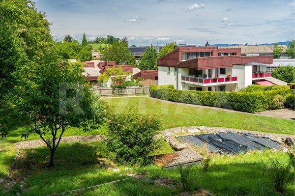 Modernes einseitig angebautes Einfamilienhaus 1