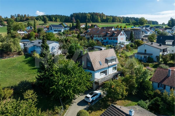 Ein Zuhause mit fantastischer Weitsicht und viel Potenzial 1
