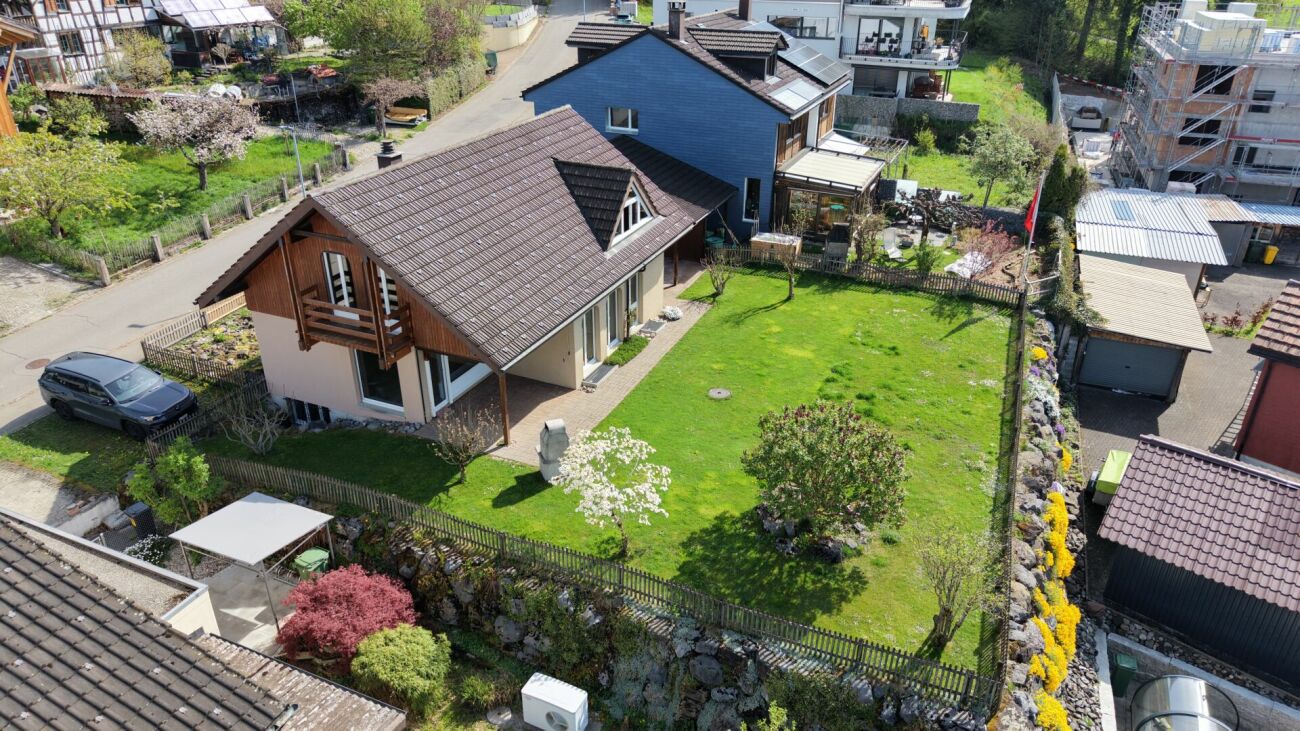 Charmantes, freistehendes Einfamilienhaus mit grosszügigem Garten