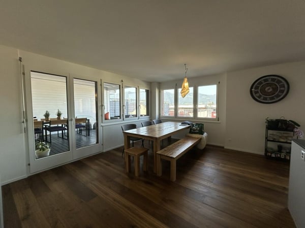 Frisch renovierte 4.5-Zimmer-Wohnung zu vermieten 2