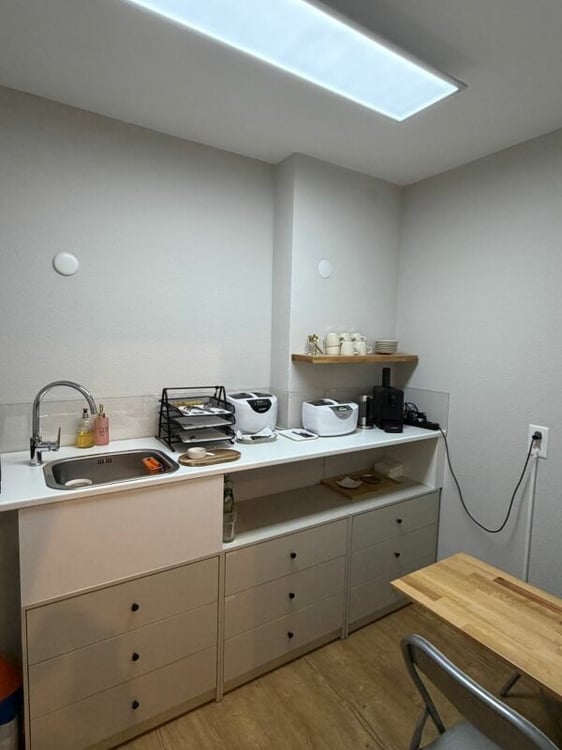 Top-Lage Rüti: Repräsentativer Raum für Kosmetikstudio, Massagepraxis oder Büro 4