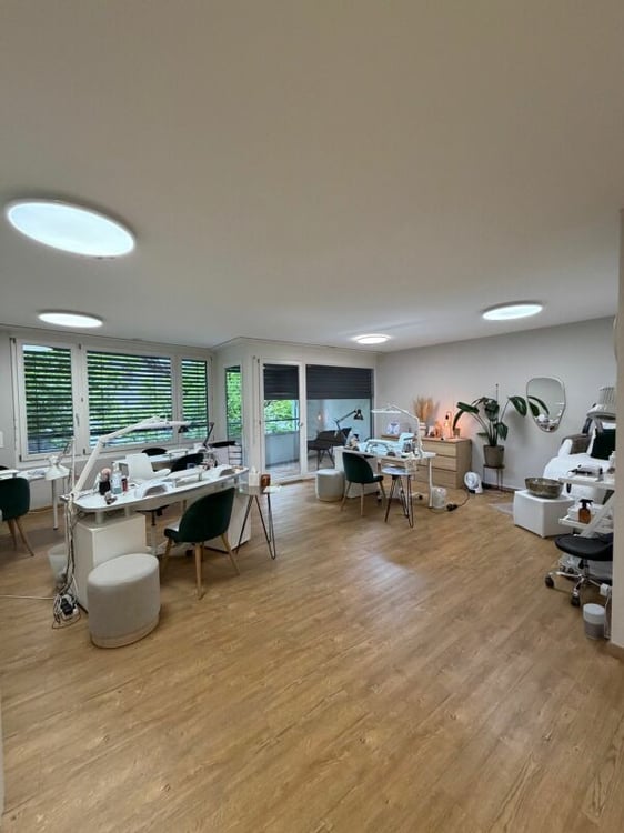 Top-Lage Rüti: Repräsentativer Raum für Kosmetikstudio, Massagepraxis oder Büro 1