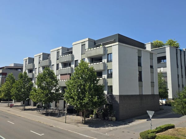 Topmoderne 2.5-ZW über den Dächern von Jona! 1