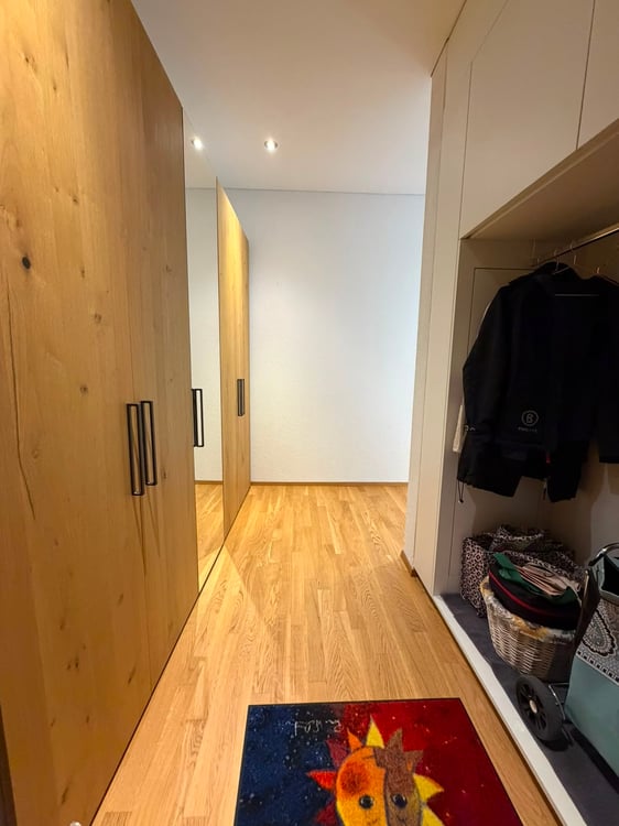 Moderne 2.5-Zimmer-Wohnung mit Bergpanorama in Glarus 7