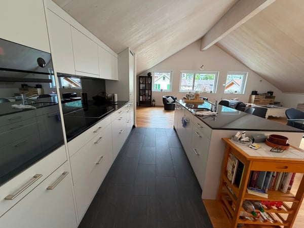 Moderne 2.5-Zimmer-Wohnung mit Bergpanorama in Glarus 3