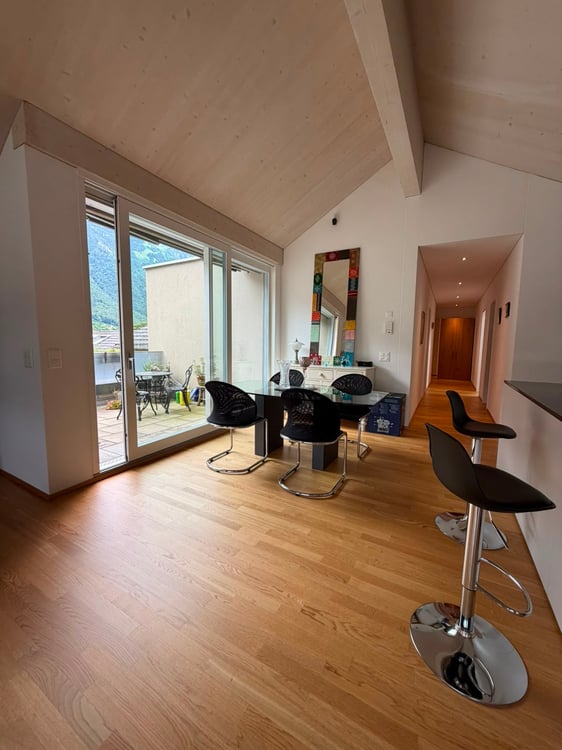 Moderne 2.5-Zimmer-Wohnung mit Bergpanorama in Glarus 6