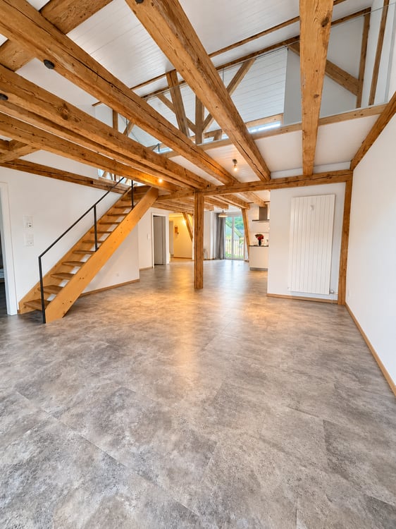 Charmante 3-Zimmer-Dachwohnung mit Bergblick in Glarus 2
