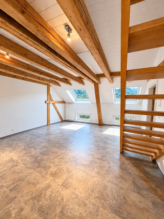 Charmante 3-Zimmer-Dachwohnung mit Bergblick in Glarus 3