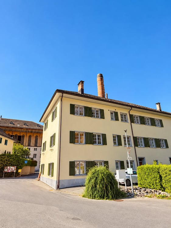 Geräumige 8-Zimmer-Maisonette-Wohnung in Ennenda – sofort verfügbar! 1