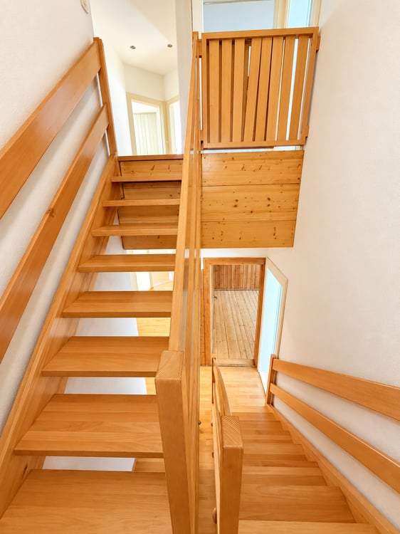 Geräumige 8-Zimmer-Maisonette-Wohnung in Ennenda – sofort verfügbar! 11