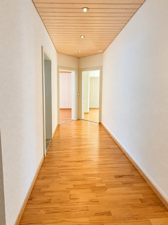 Geräumige 8-Zimmer-Maisonette-Wohnung in Ennenda – sofort verfügbar! 12