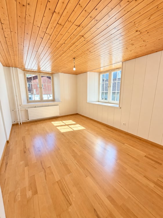 Geräumige 8-Zimmer-Maisonette-Wohnung in Ennenda – sofort verfügbar! 6