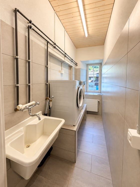 Geräumige 8-Zimmer-Maisonette-Wohnung in Ennenda – sofort verfügbar! 15