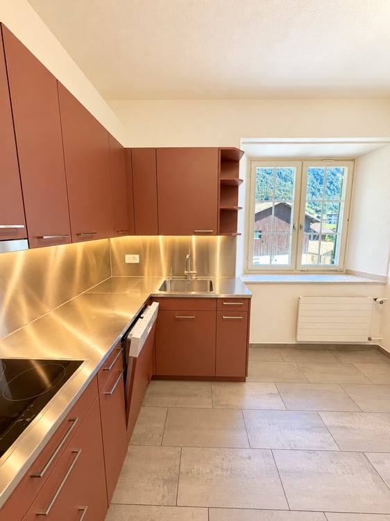 Geräumige 8-Zimmer-Maisonette-Wohnung in Ennenda – sofort verfügbar! 2