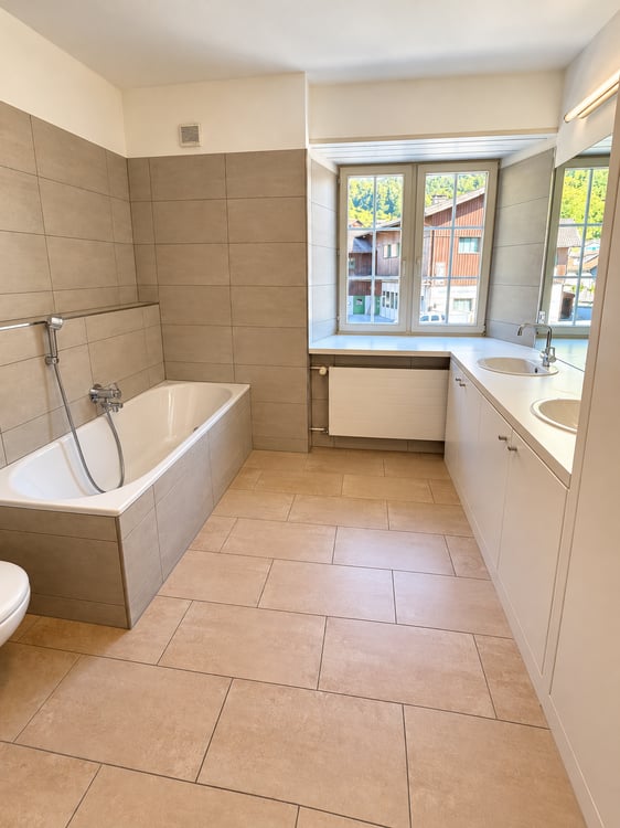 Geräumige 8-Zimmer-Maisonette-Wohnung in Ennenda – sofort verfügbar! 8