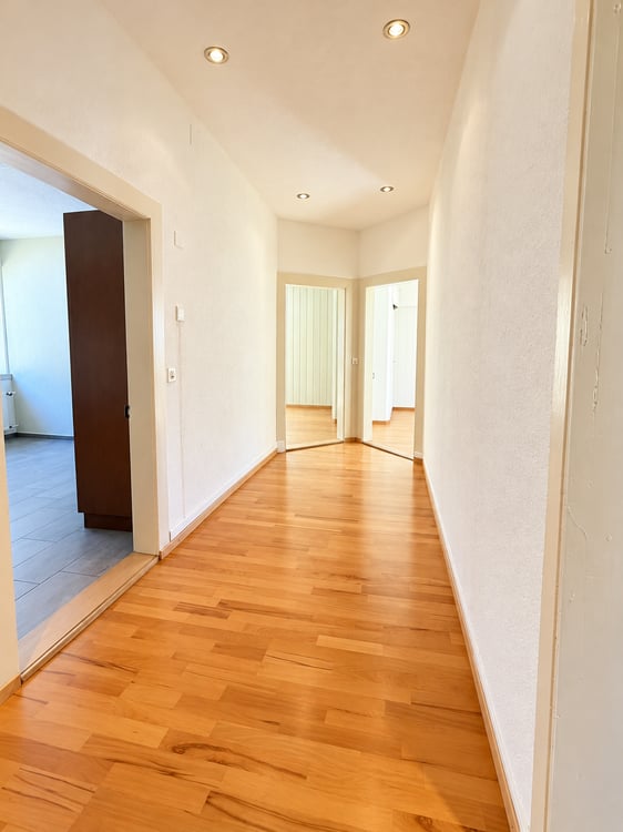 Geräumige 8-Zimmer-Maisonette-Wohnung in Ennenda – sofort verfügbar! 5