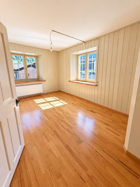 Geräumige 8-Zimmer-Maisonette-Wohnung in Ennenda – sofort verfügbar! 14