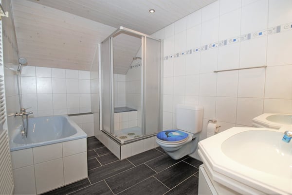 Historisches Mehrfamilienhaus mit 4 Wohnungen in Benken 19