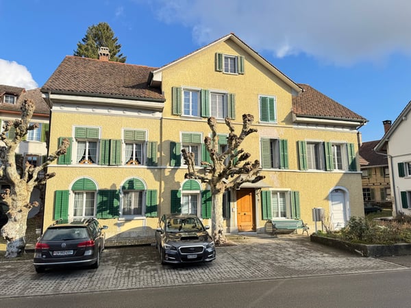 Historisches Mehrfamilienhaus mit 4 Wohnungen in Benken 1