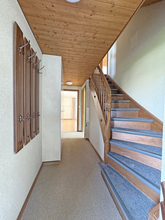 6-Zimmer-Einfamilienhaus, freistehend, ruhiges, familiäres Wohnquartier am Dorfrand 2