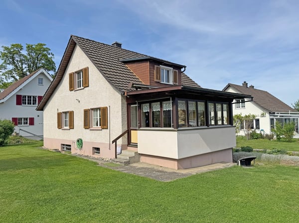 6-Zimmer-Einfamilienhaus, freistehend, ruhiges, familiäres Wohnquartier am Dorfrand 1