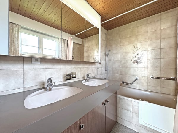 6-Zimmer-Einfamilienhaus, freistehend, ruhiges, familiäres Wohnquartier am Dorfrand 9
