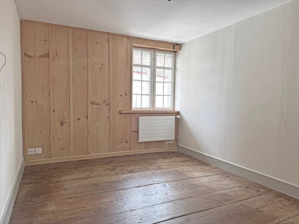 Charmantes Liebhaberobjekt, mit 6½ Zimmer, viel Holz und Wärme, mit Landwirtschaftsparzelle zur Thur 19