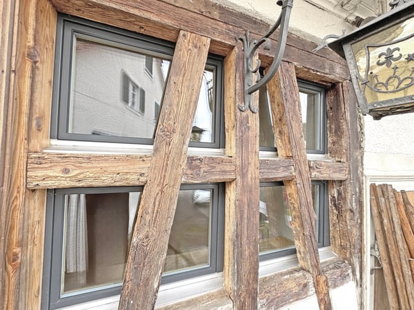 Charmantes Liebhaberobjekt, mit 6½ Zimmer, viel Holz und Wärme, mit Landwirtschaftsparzelle zur Thur 30
