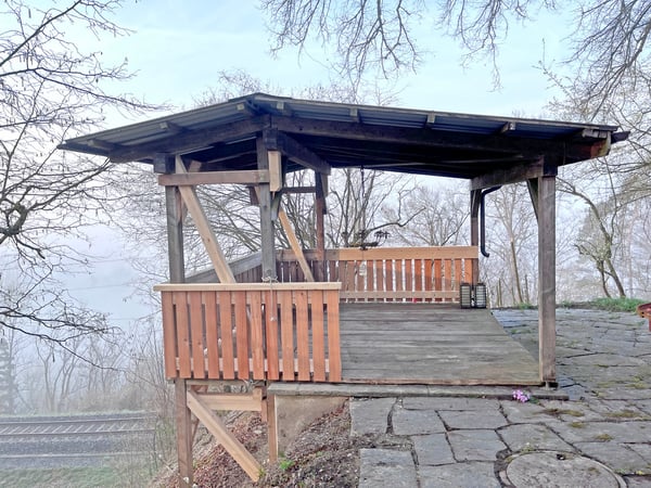 Charmantes Liebhaberobjekt, mit 6½ Zimmer, viel Holz und Wärme, mit Landwirtschaftsparzelle zur Thur 37