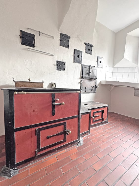 Charmantes Liebhaberobjekt, mit 6½ Zimmer, viel Holz und Wärme 9