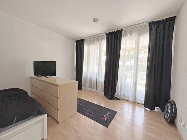 Attraktive Eigentumswohnung, 7½-Zimmer im Parterre, mit eigener Grünfläche und Tiefgaragenplatz 15