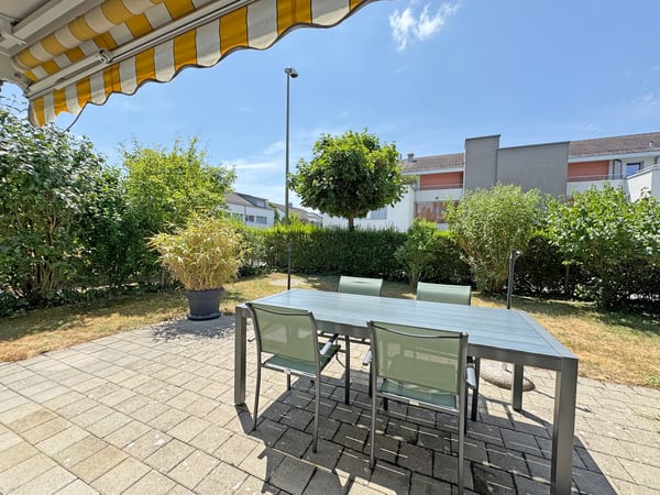 Attraktive Eigentumswohnung, 7½-Zimmer im Parterre, mit eigener Grünfläche und Tiefgaragenplatz 16