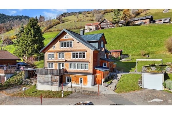 Freistehendes Einfamilienhaus mit Weitblick und grosszügigem Raumangebot 1