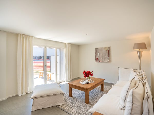 Moderne Wohnoase mit grosser Terrasse und eigenem Gartenanteil 2